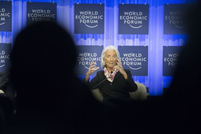 Κίνδυνο αποπληθωρισμού στην Eυρωζώνη βλέπει η Κριστίν Λαγκάρντ